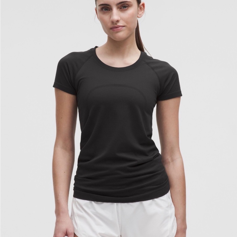 Lululemon Swiftly Tech Black Tee Shirt Size 6 Women’s